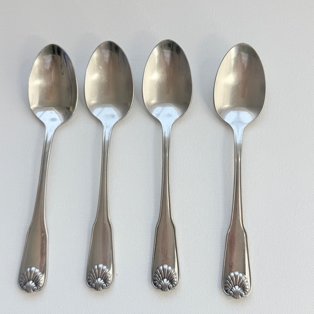 Oneida Teaspoons Set of 4 Silver Stainless Excellent Shell Motif Flatware